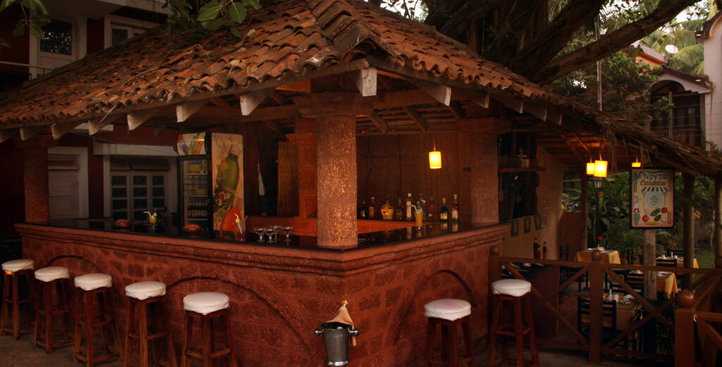 Outside Bar